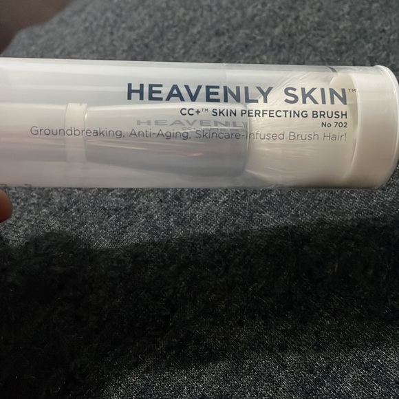 it cosmetics Makeup It Cosmetics Heavenly Skin Cc Skin Perfecting Brush 72 Poshmark